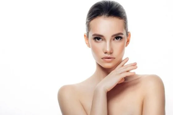 Красива дівчина після процедури