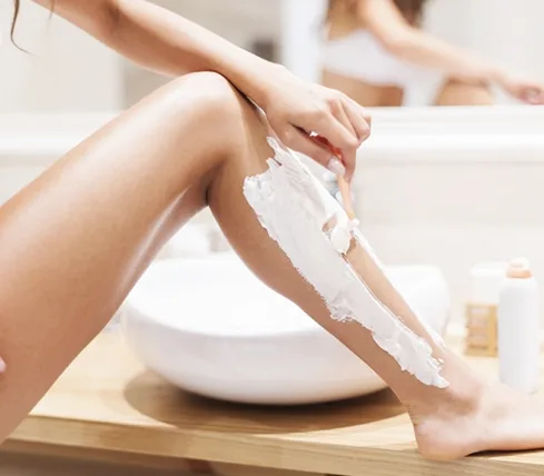 подготовка к лазерной эпиляции, бритье ног